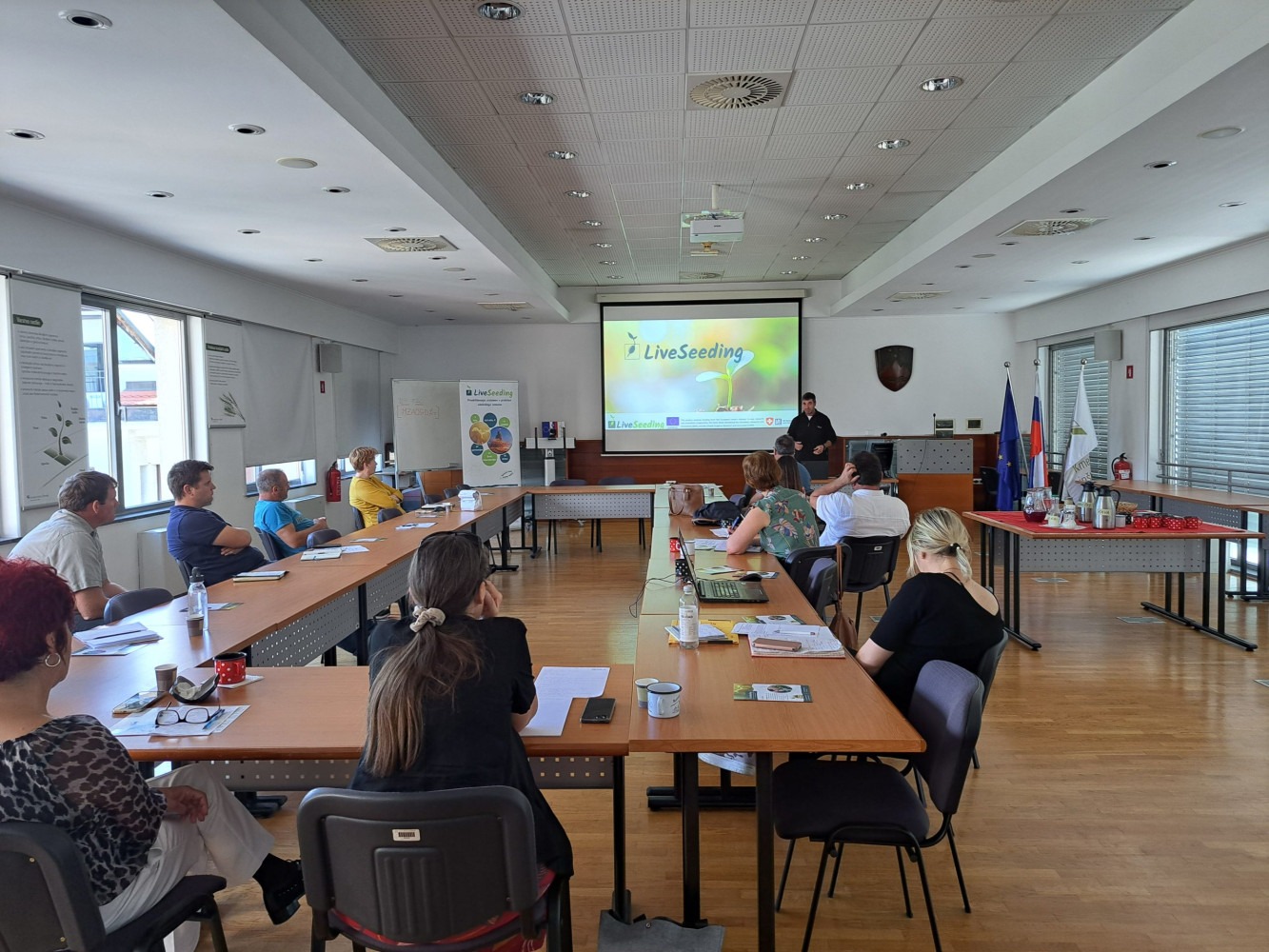 Udeleženci uvodnega sestanka KIS Living Lab na Kmetijskem inštitutu Slovenije (foto: KIS) Prvi živi laboratorij na Kmetijskem inštitutu Slovenije