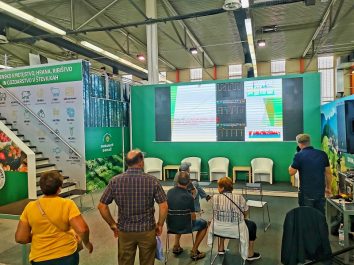 Predstavitveni prostor sejma s poslušatelji in predstavnikom vodilnega partnerja v projektu EIP.